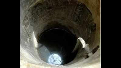 Fed up of poverty, Botad woman jumps into well with two daughters