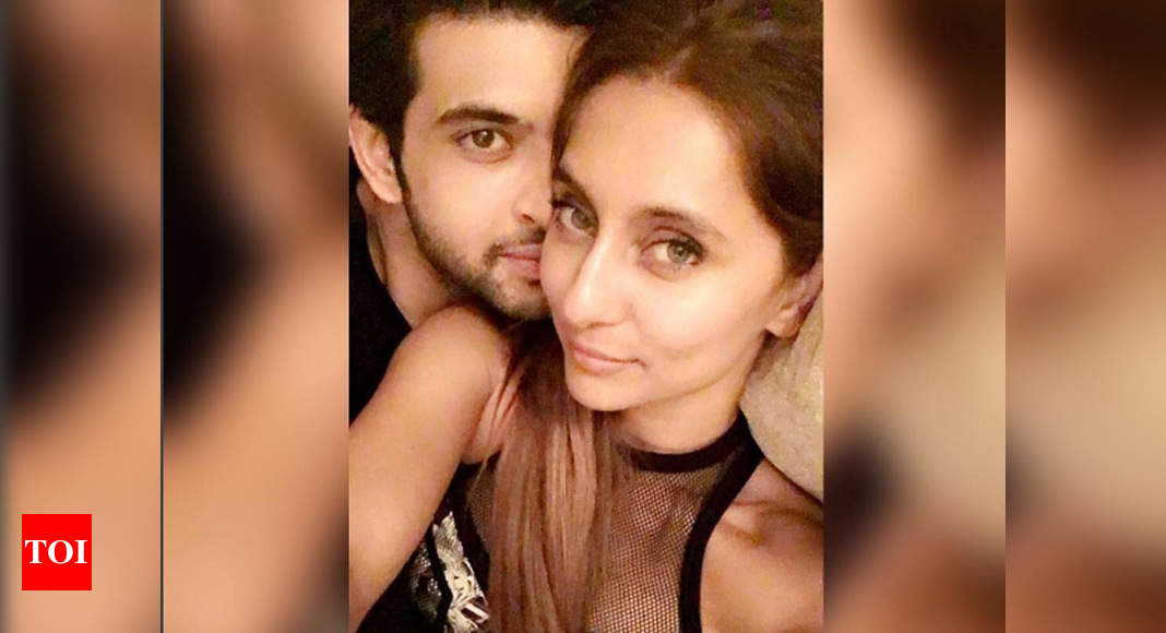 Karan Kundra: Karan Kundra, girlfriend Anusha Dandekar can't stop