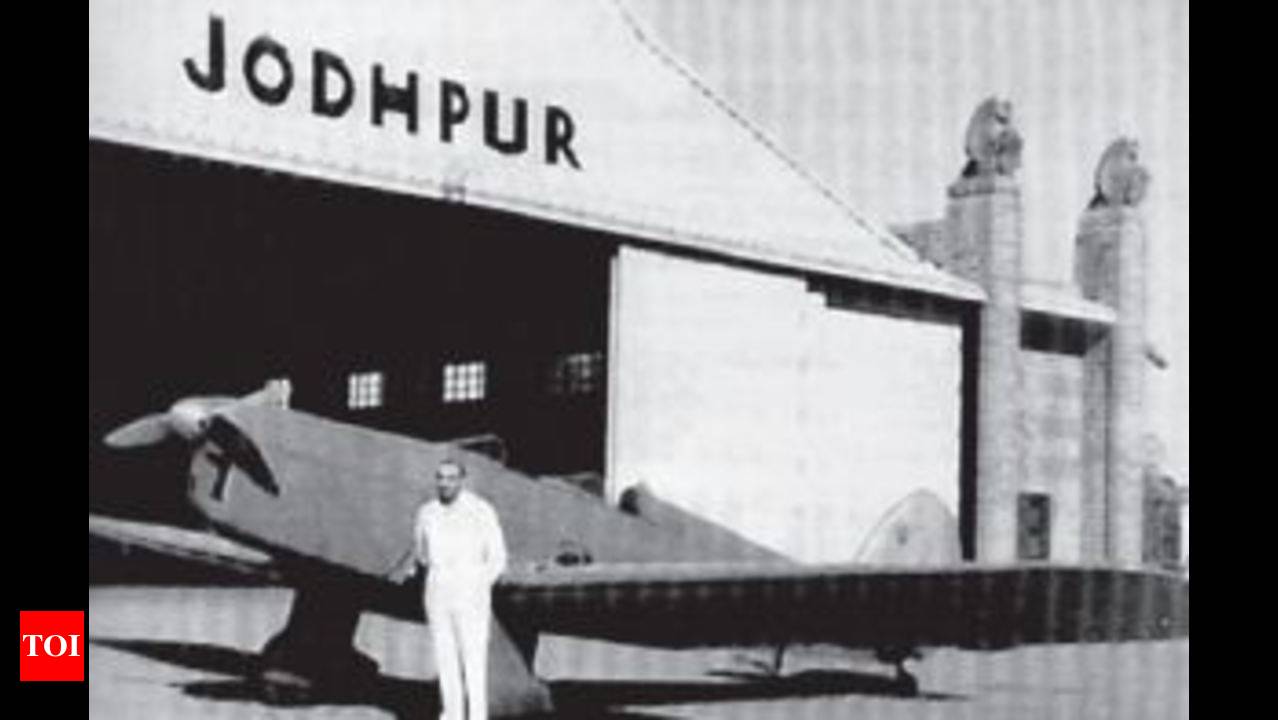 Black and white retro image of Batttle of Britain WW2 airplanes - Aero Club  of Southern California