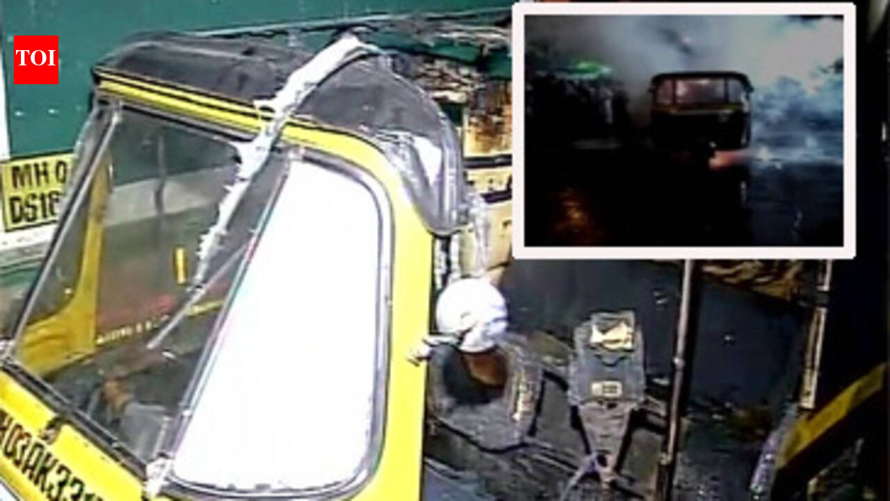 Mumbai: Auto rickshaw goes up in flames due to CNG leakage