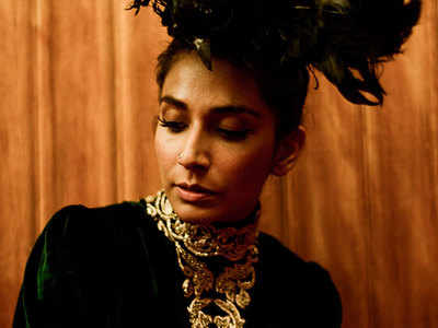 Monica Dogra launches the video of 'Shiver'