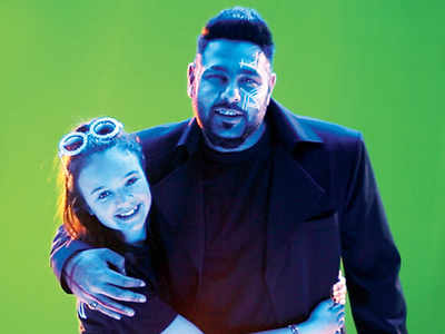 Ajay Devgn's reel daughter bonds with Badshah while shooting for the title track of 'Shivaay'