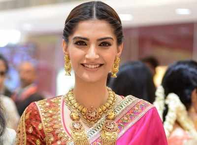 Sonam Kapoor looked stunning at the launch of Kalyan Jewellers at Anna nagar in Chenni