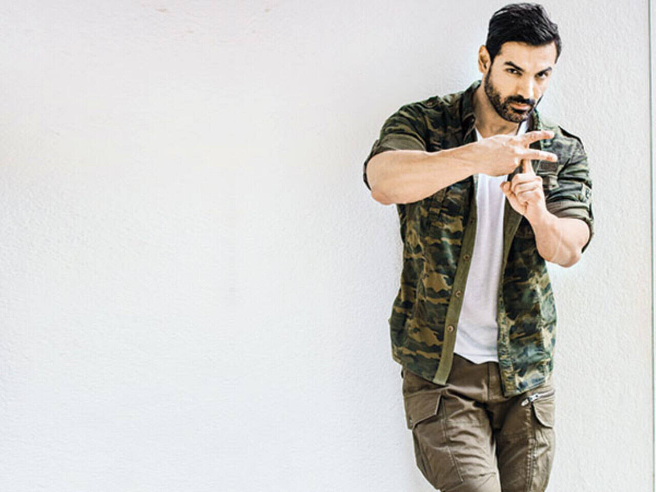 Share 76+ john abraham cargo pants in.eteachers