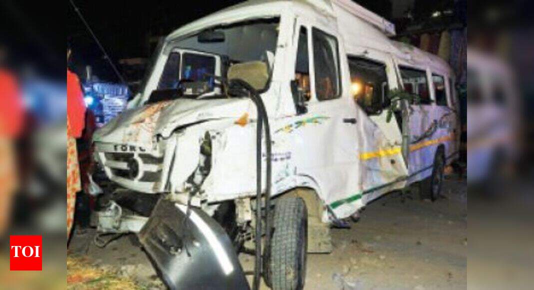 School Van Accident: School van hits divider; driver dies, kids hurt ...