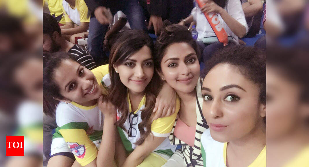 Amala cheers for celebs' badminton league Malayalam Movie News