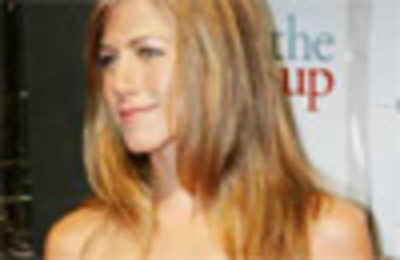 Jennifer Aniston addicted to 'yogalosophy'