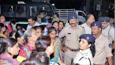 Six held, 100 booked for rioting in Vadodara | Vadodara News - Times of ...