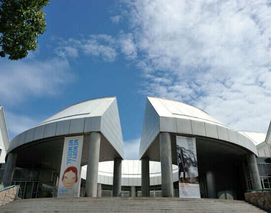 See the several art museums of the city