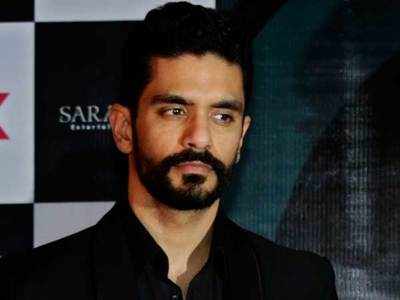 Angad Bedi is now in the shoes of Amitabh Bachchan, literally