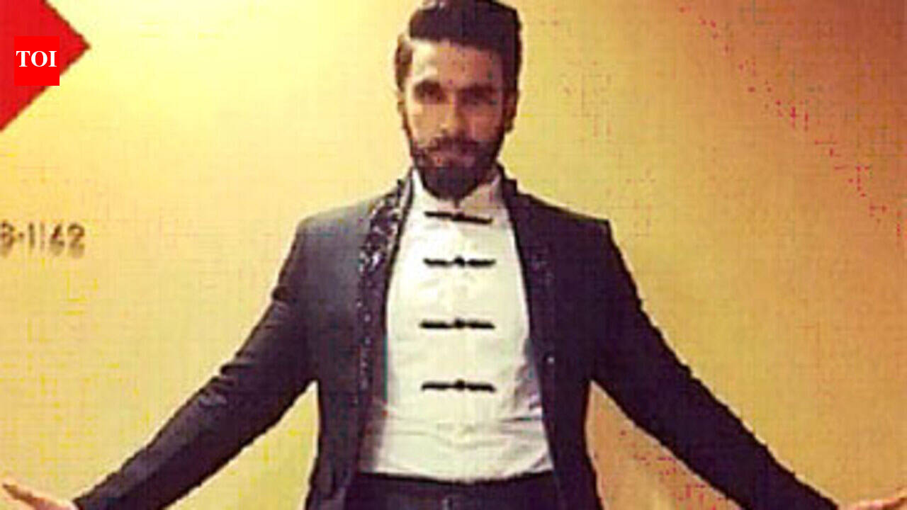 Ranveer shocks with his style statement at an event
