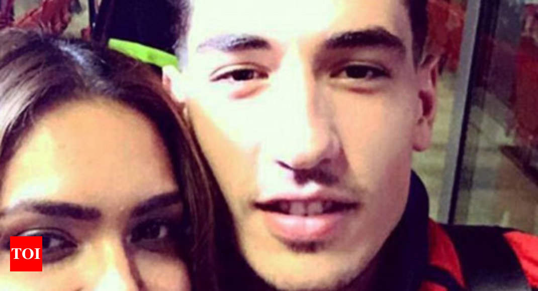 Hector Bellerin goes on dinner date with Bollywood star Esha Gupta