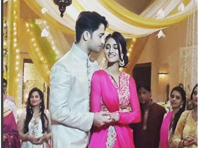 This is how Dev and Sonakshi will spend their first night in Kuch Rang Pyaar Ke Aise Bhi