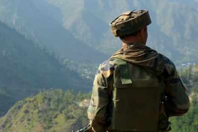 <arttitle><p>Twitterati reacts to Indian Army's surgical strikes across the LoC</p></arttitle>