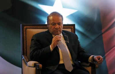 <arttitle><p>Nawaz Sharif reviews LoC situation after India's surgical strikes</p></arttitle>