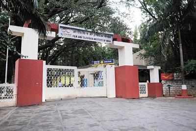 <arttitle><p>FTII to propose fee hike, age limit; students oppose</p></arttitle>