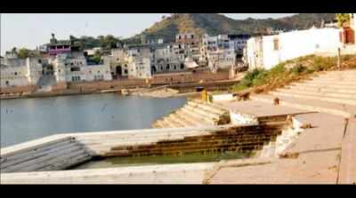 <arttitle><p>Water level falls in Pushkar Lake, may affect fair</p></arttitle>