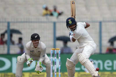 <arttitle><p>India vs New Zealand, Kolkata Test, Day 1: Cheteshwar Pujara's quality leads India out of danger</p></arttitle>