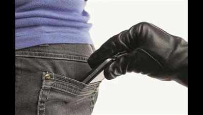 Man robbed of mobile phone worth Rs 35,000