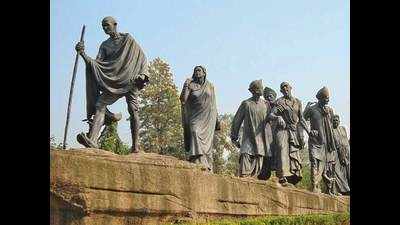 Firangs more interested in Gandhi than Delhiites