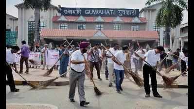 Cleanliness icon turns attention to city's ghats