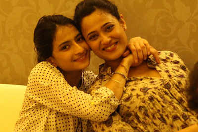 Shweta Tiwari shares an adorable picture with teenager daughter Palak