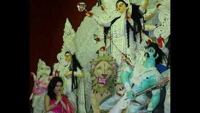 <arttitle><p>Tradition rules at family pujas of former zamindars</p></arttitle>
