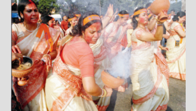 <arttitle><p>Dasara Fervour- Durga Pujo: When Bengalis love to be in their elements</p></arttitle>