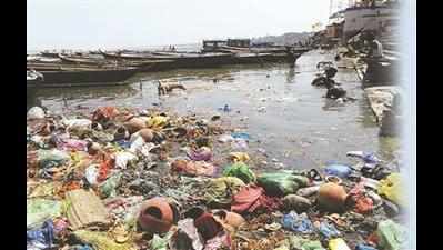 River pollution: Greens protest in front of PCB