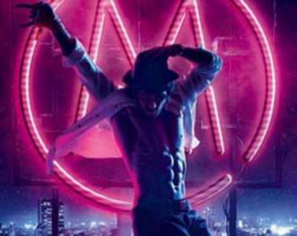
Tiger Shroff pays tribute to MJ in 'Munna Michael'
