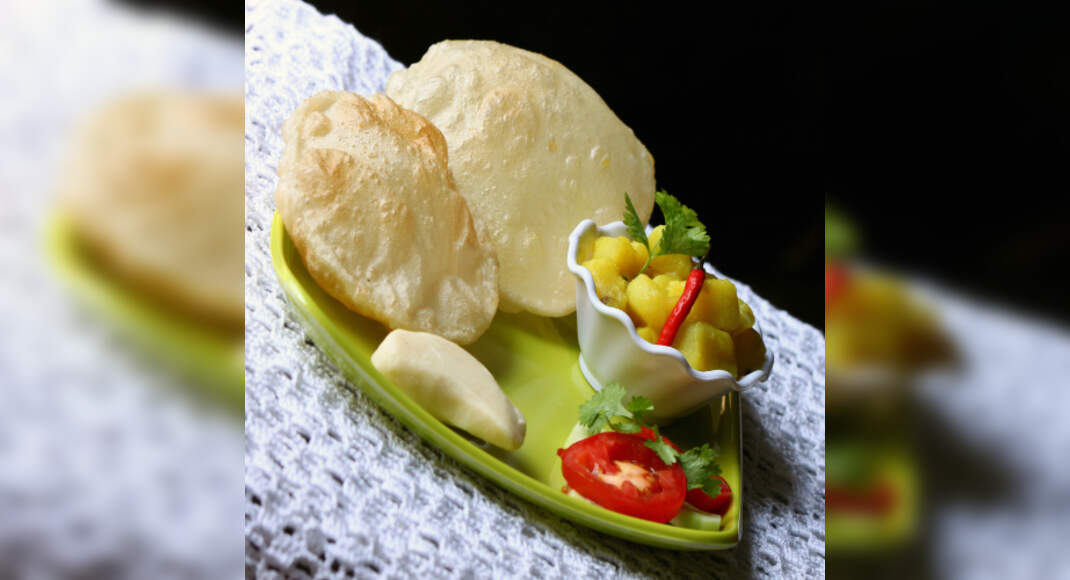 Luchi Aloor Dum Recipe: How to Make Luchi Aloor Dum Recipe | Homemade Luchi Aloor Dum Recipe