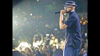 <arttitle><p>Benny Dayal steals hearts as Lady Hardinge completes a century</p></arttitle>