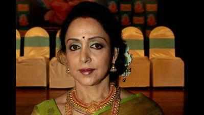 <arttitle><p>Not in support of Pak artists working in India, says Hema Malini</p></arttitle>
