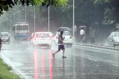 <arttitle><p>Heavy showers bring respite in Kanpur city</p></arttitle>