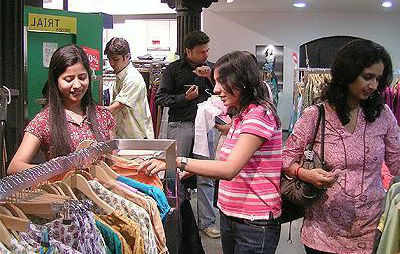 <arttitle><p>Brick and mortar, online resurgent as retail demand surges to its best in 3 years</p></arttitle>