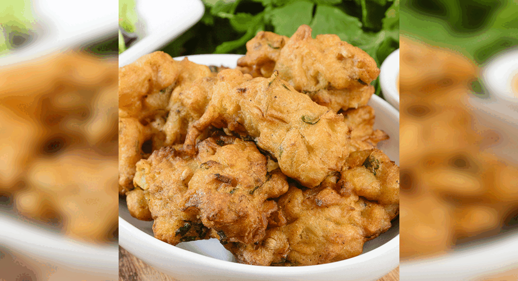 Aloo Pyaz Pakoda Recipe: How to make Aloo Pyaz Pakoda Recipe at Home ...