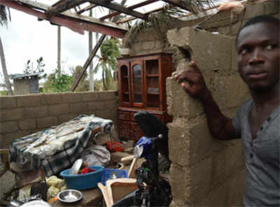 Hurricane Matthew: Hundreds dead in Haiti