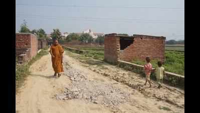 What Sarnath needs to get rid of for Tourist sake?