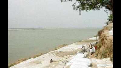 Waste from nullahs pours into Kshipra river