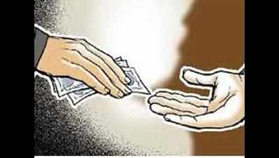 Bank peon caught taking 6000 bribe