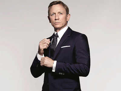 Daniel Craig hints at reprising James Bond role