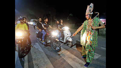 Gurgaon gets road safety lessons from Raavan!