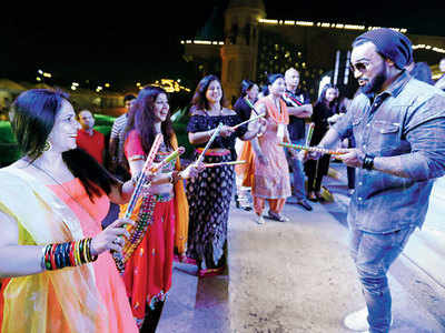 Gurgaon does garba to Indeep Bakshi’s Punjabi beats