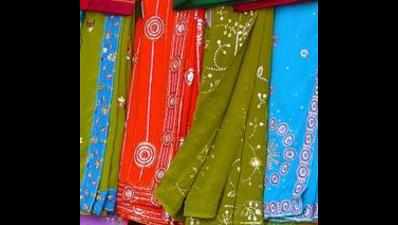 Saris worth Rs 7L looted from Cooptex