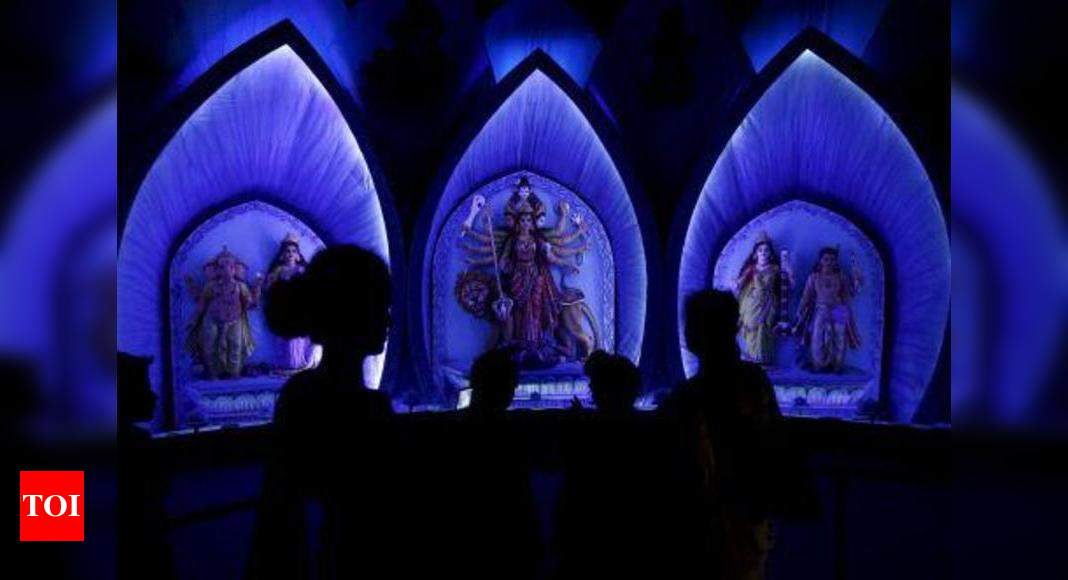 Rain Fails To Dampen Festive Spirit On Mahaashthami Kolkata News Times Of India 4029