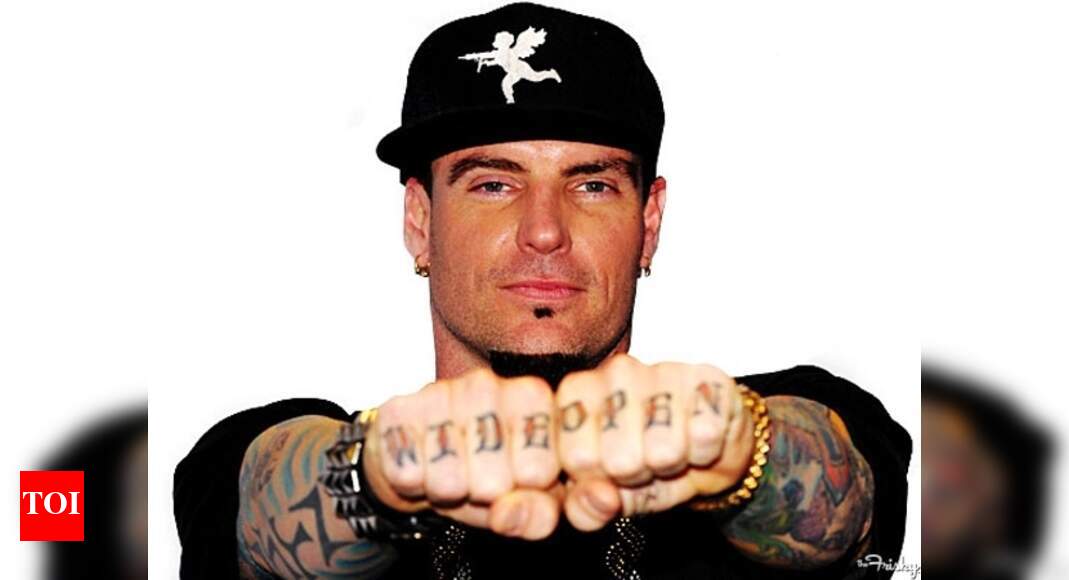 Vanilla Ice resumes tour after riding out hurricane Matthew English