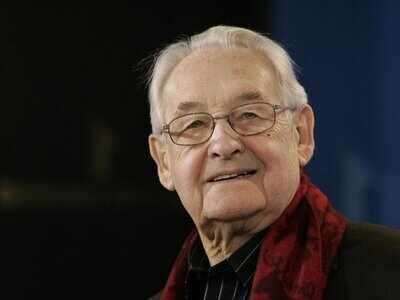 Oscar-winning Polish filmmaker Andrzej Wajda dies at the age of 90