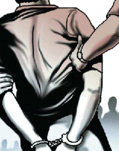 Two rob youth of Rs 12,000 outside Vashi bank, 1 held
