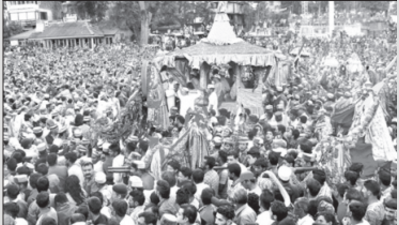 Lord Raghunath's chariot rolls out in Kullu