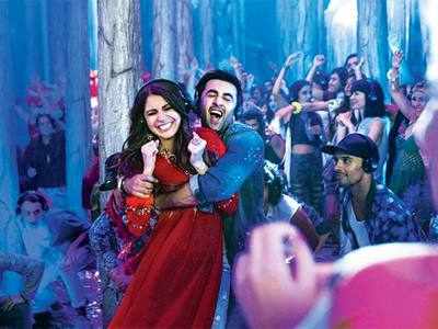 Anushka Sharma and Ranbir Kapoor groove to 'The Breakup Song'